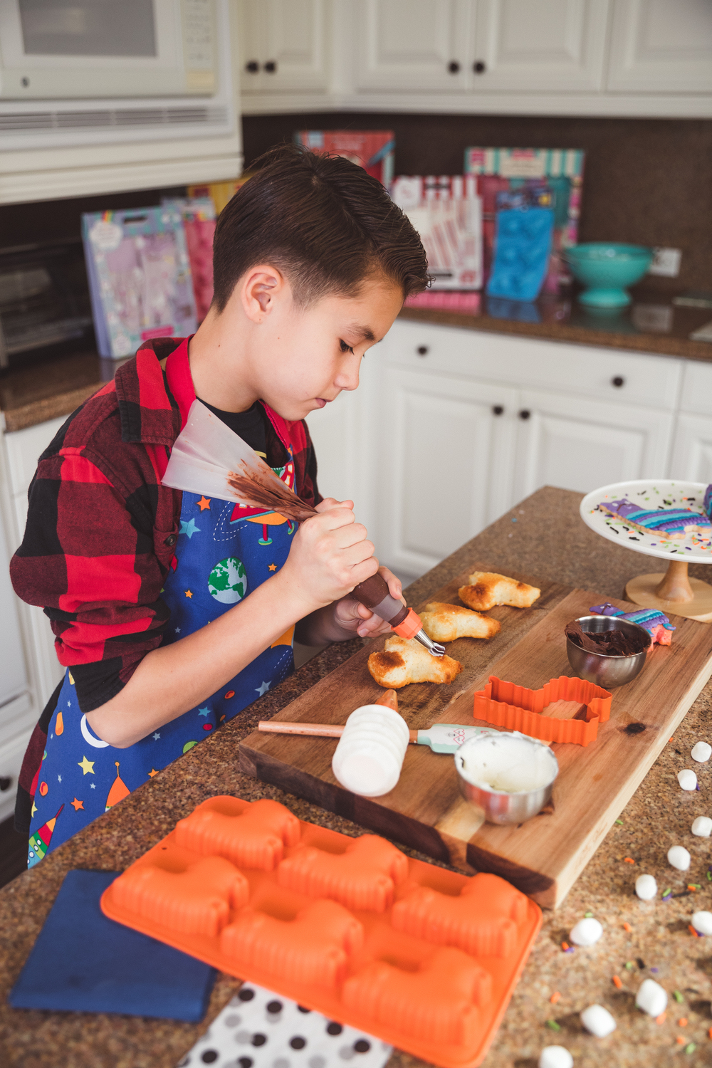 Handstand Kitchen Bake With Love Cupcake Mold