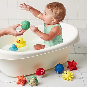Itzy Splash Gift Set™ - 10 Piece Sensory Shapes, Squirters and Duckies (Friends)