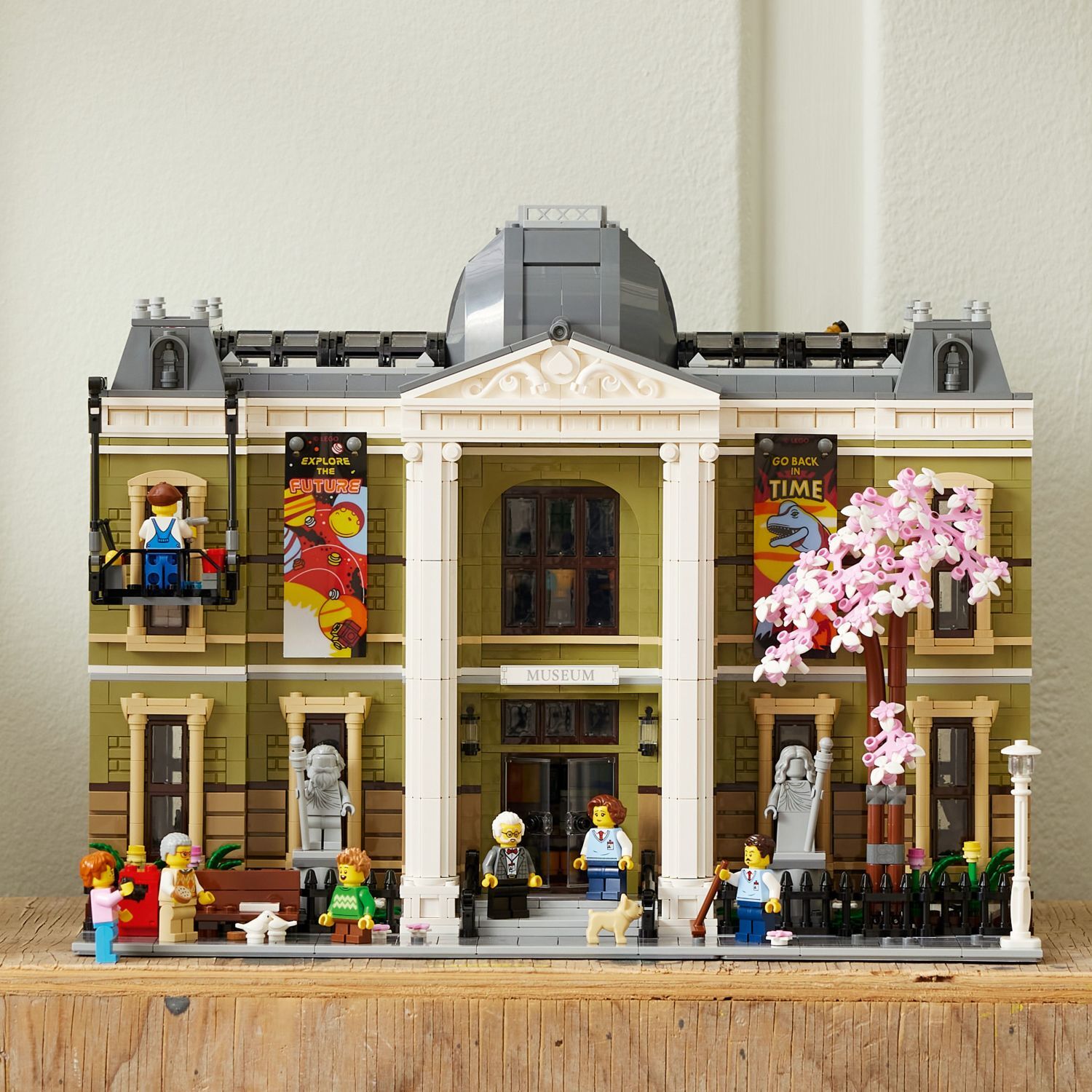 LEGO® Icons: Natural History Museum