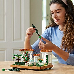 LEGO Icons: Fountain Garden