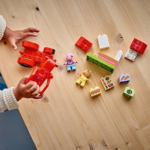 LEGO DUPLO Peppa Pig: Tractor and Market