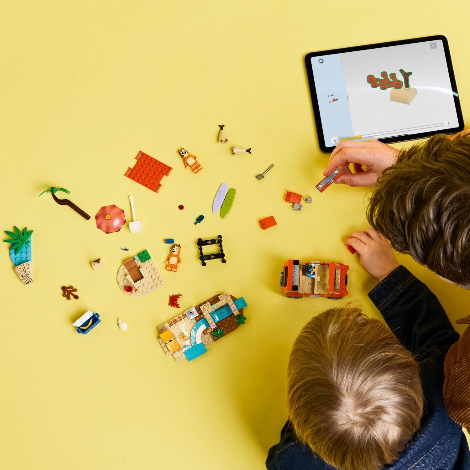 LEGO Bluey: Bluey's Beach & Family Car Trip