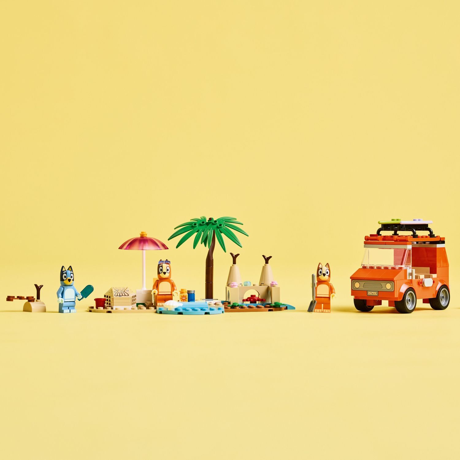 LEGO Bluey: Bluey's Beach & Family Car Trip