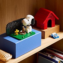 LEGO® Ideas Peanuts: Snoopy’s Doghouse