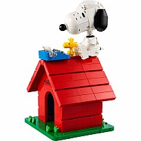 LEGO® Ideas Peanuts: Snoopy’s Doghouse
