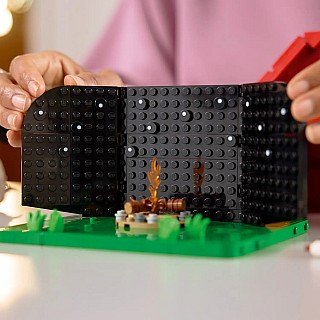 LEGO® Ideas Peanuts: Snoopy’s Doghouse