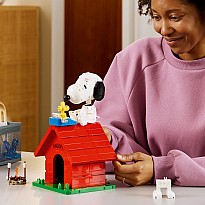 LEGO® Ideas Peanuts: Snoopy’s Doghouse