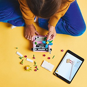 LEGO Creator: Typewriter with Flowers