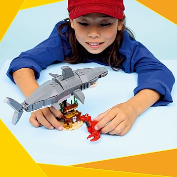 Lego Creator 3 in 1 31381 Fierce Shark with a Treasure Chest