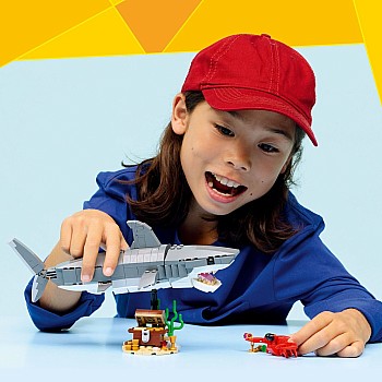  Lego Creator 3 in 1 31381 Fierce Shark with a Treasure Chest