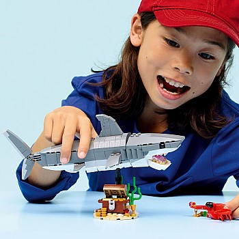  Lego Creator 3 in 1 31381 Fierce Shark with a Treasure Chest
