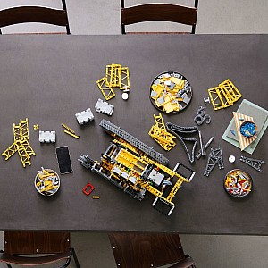 LEGO® Technic: Liebherr Crawler Crane LR 13000