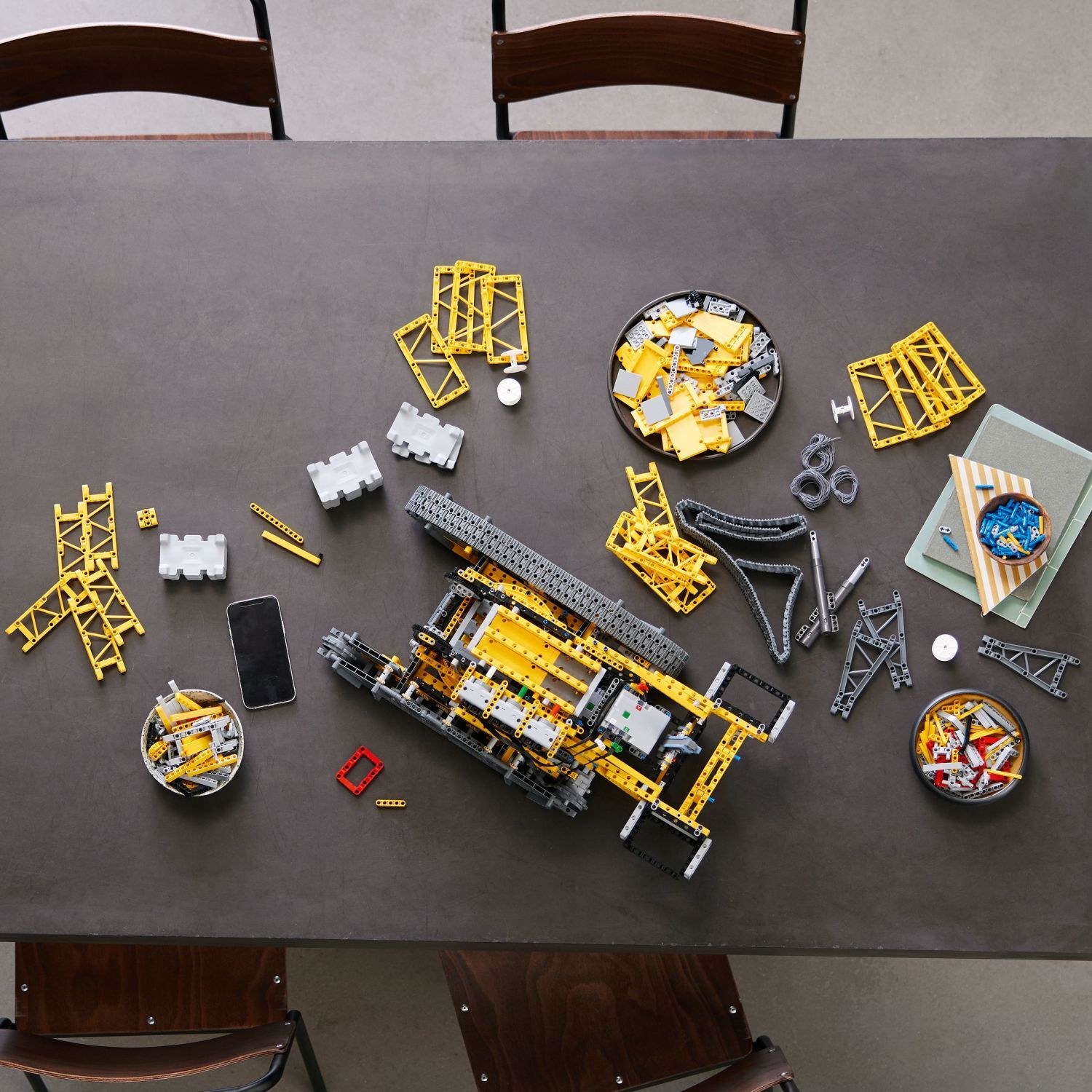 LEGO® Technic: Liebherr Crawler Crane LR 13000