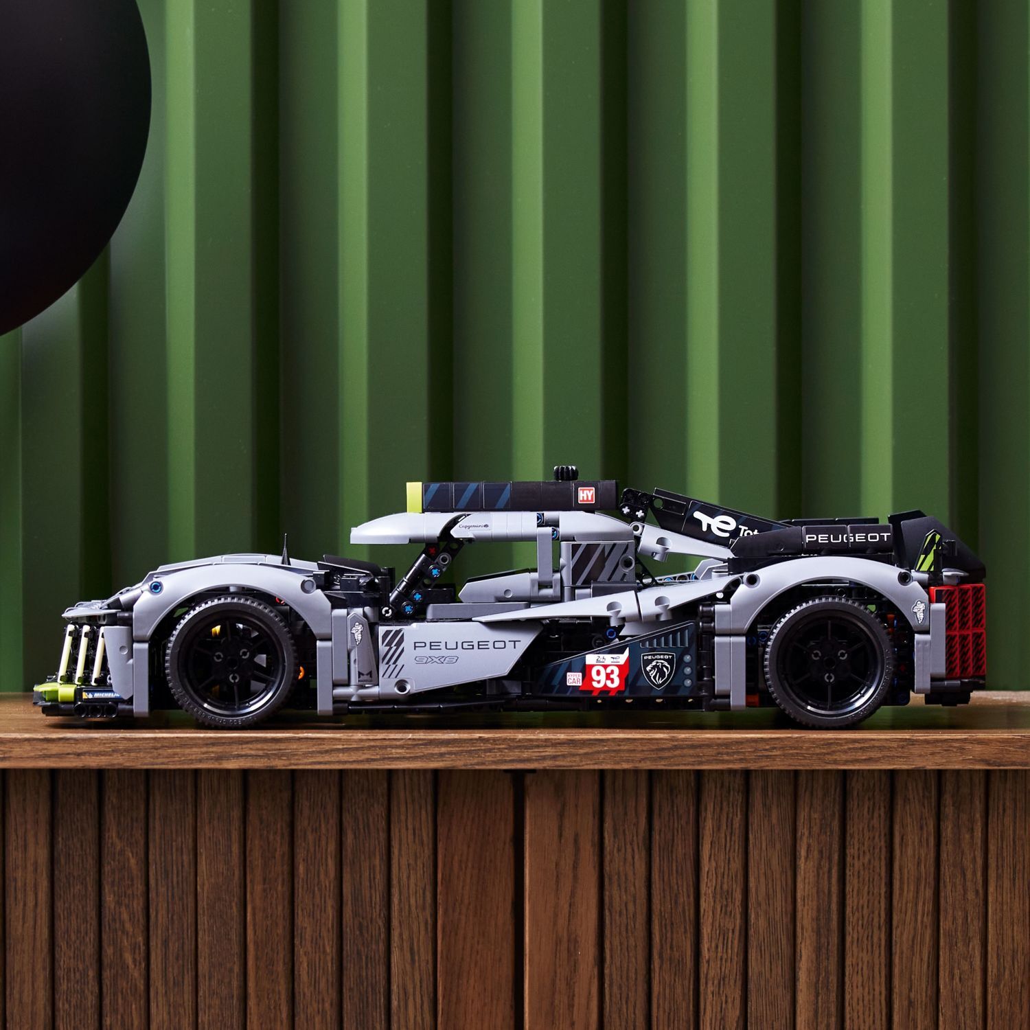 LEGO® Technic: PEUGEOT 9X8 24H Le Mans Hybrid Hypercar