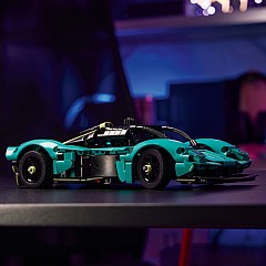 LEGO Technic: Aston Martin Valkyrie