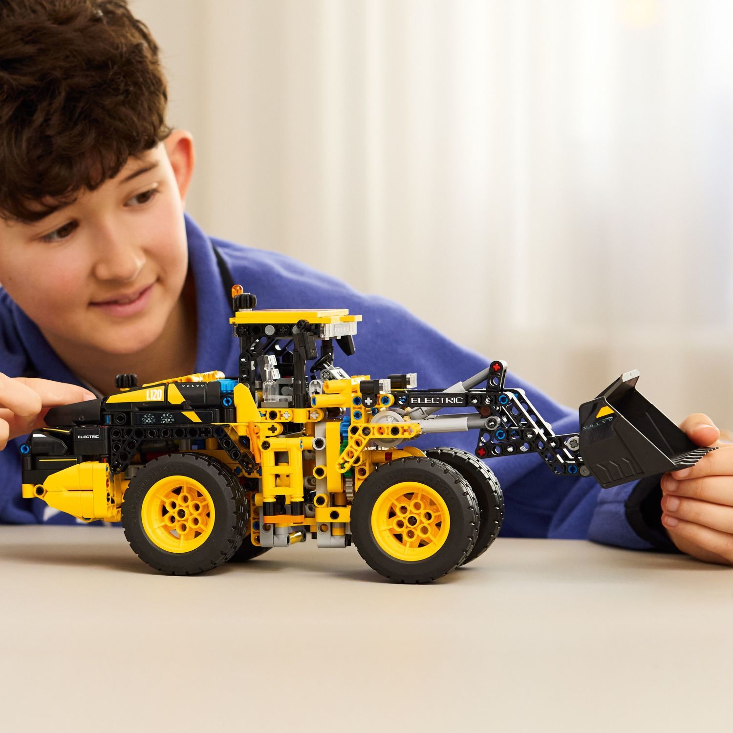 LEGO Technic: Volvo L120 Electric Wheel Loader