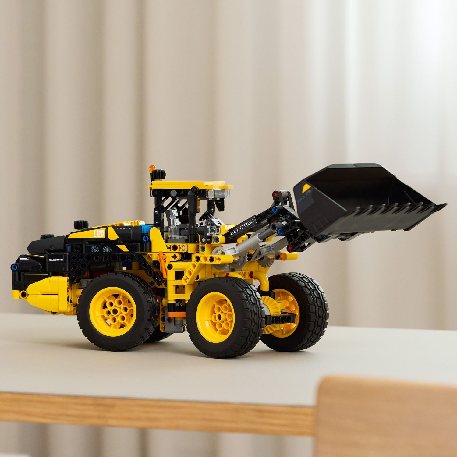 LEGO Technic: Volvo L120 Electric Wheel Loader