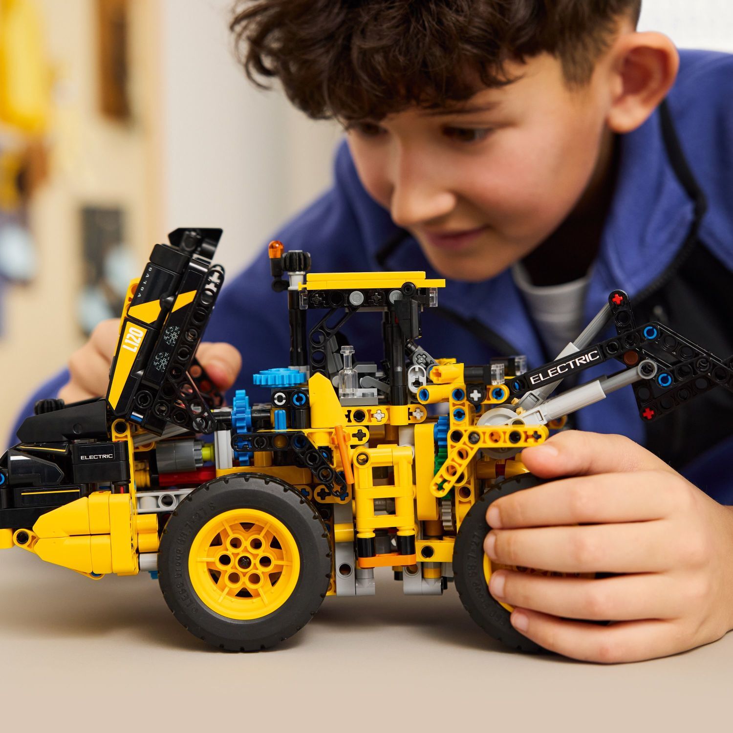 LEGO Technic: Volvo L120 Electric Wheel Loader