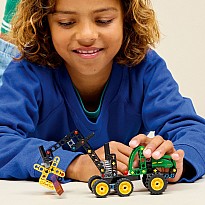 LEGO Technic: John Deere 1470H Wheeled Harvester