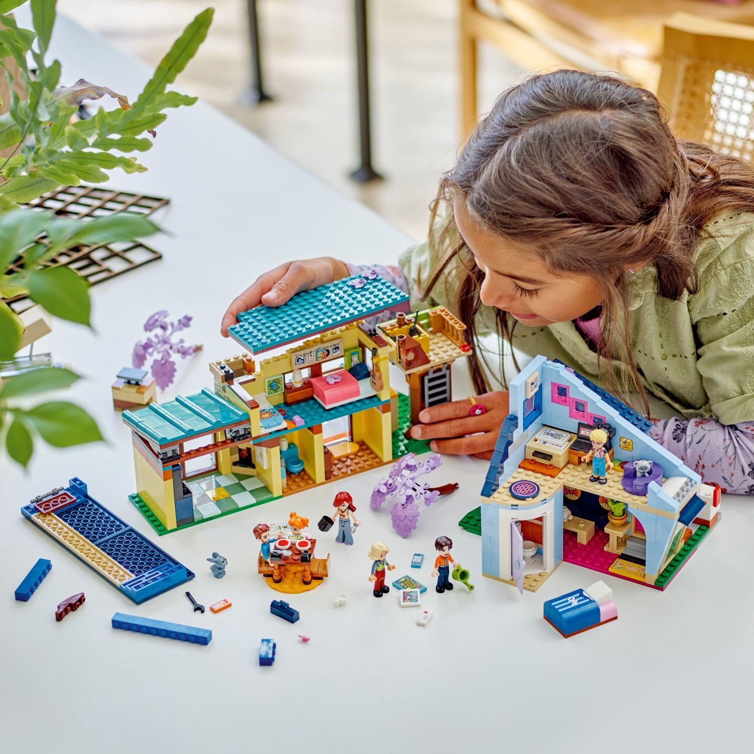 LEGO Friends: Olly and Paisley's Family Houses