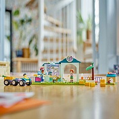 LEGO Friends: Farm Animal Vet Clinic