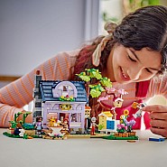 LEGO® Friends™: Beekeepers' House and Flower Garden