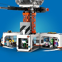 LEGOÂ® City Space: Space Base and Rocket Launchpad