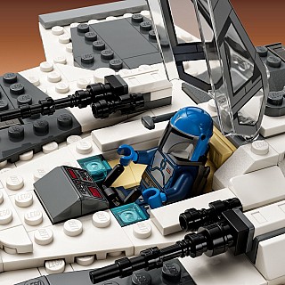 LEGO® Star Wars™: Mandalorian Fang Fighter vs. TIE Interceptor™