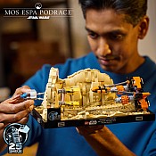 LEGO® Star Wars™: Mos Espa Podrace™ Diorama