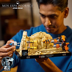 LEGO® Star Wars™: Mos Espa Podrace™ Diorama