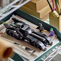  Lego DC 76224 Batmobile: Batman vs. The Joker Chase	