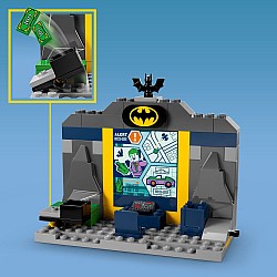  Lego Superhero DC 76272 The Batcave with Batman, Batgirl, and The Joker	