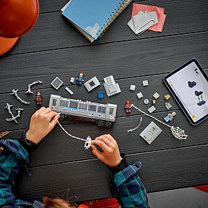 LEGO Super Heroes Marvel: Spider-Man vs. Doc Ock Subway Train Scene