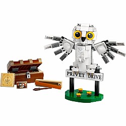 LEGO® Harry Potter™: Hedwig™ at 4 Privet Drive