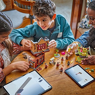 LEGO Harry Potter: Quality Quidditch™ Supplies & Ice Cream Parlour