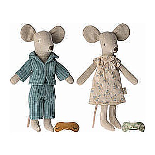 Mum and Dad Mice in Cigar Box