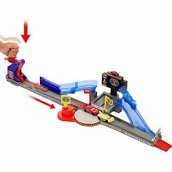 Disney Pixar Cars Disney and Pixar Cars Piston Cup Stunting Speedway Playset with Lightning McQueen Toy Car