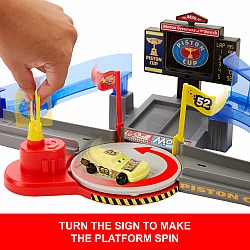 Disney Pixar Cars Disney and Pixar Cars Piston Cup Stunting Speedway Playset with Lightning McQueen Toy Car