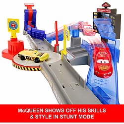 Disney Pixar Cars Disney and Pixar Cars Piston Cup Stunting Speedway Playset with Lightning McQueen Toy Car