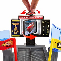 Disney Pixar Cars Disney and Pixar Cars Piston Cup Stunting Speedway Playset with Lightning McQueen Toy Car