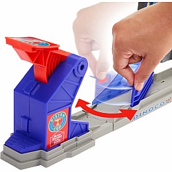 Disney Pixar Cars Disney and Pixar Cars Piston Cup Stunting Speedway Playset with Lightning McQueen Toy Car