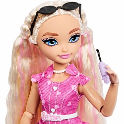 Barbie Dream Besties “Malibu” Doll & Accessories, Posable Fashion Doll & Themed Pieces