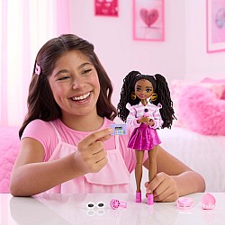 Barbie Dream Besties “Brooklyn” Doll & Accessories, Posable Fashion Doll & Themed Pieces