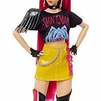 Mattel KPop Demon Hunters HUNTR/X Mira Fashion Doll in Removable Look with Themed Movie Accessories