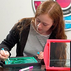 Marvin's Magic glow art board (Pink)