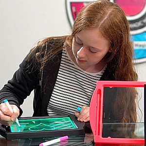 Marvin's Magic glow art board (Pink)