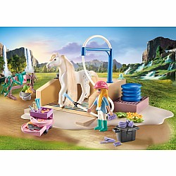 Playmobil Washing Station with Isabella and Lioness