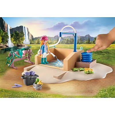 Playmobil Washing Station with Isabella and Lioness