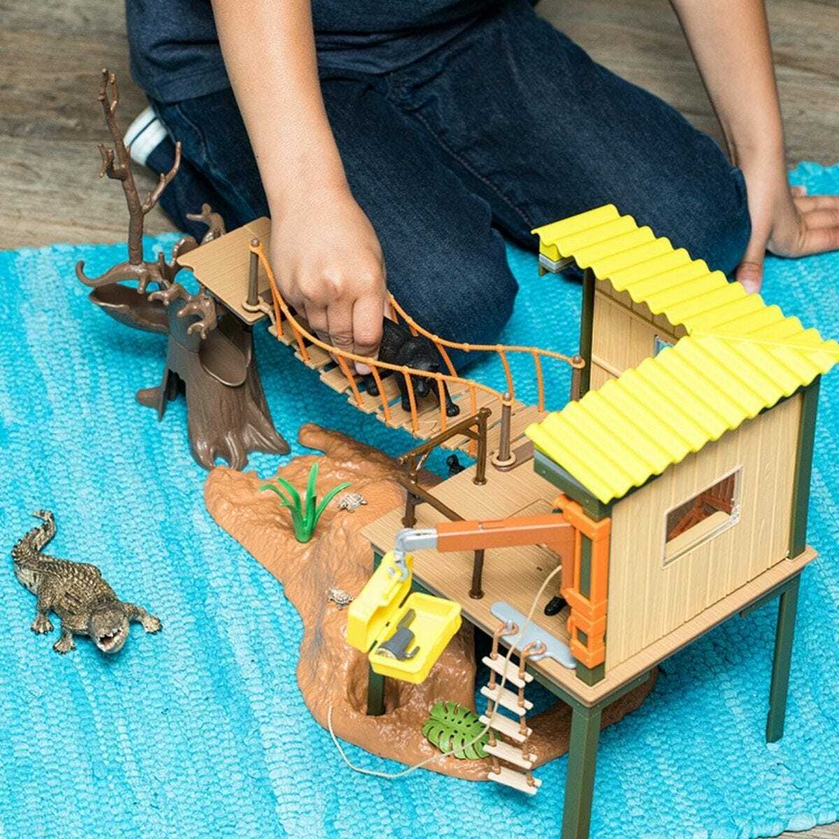  Playmobil Ranger Station with Animal Area [ Exclusive] :  Toys & Games
