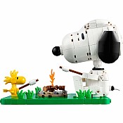 IDEAS Peanuts Snoopy's Doghouse